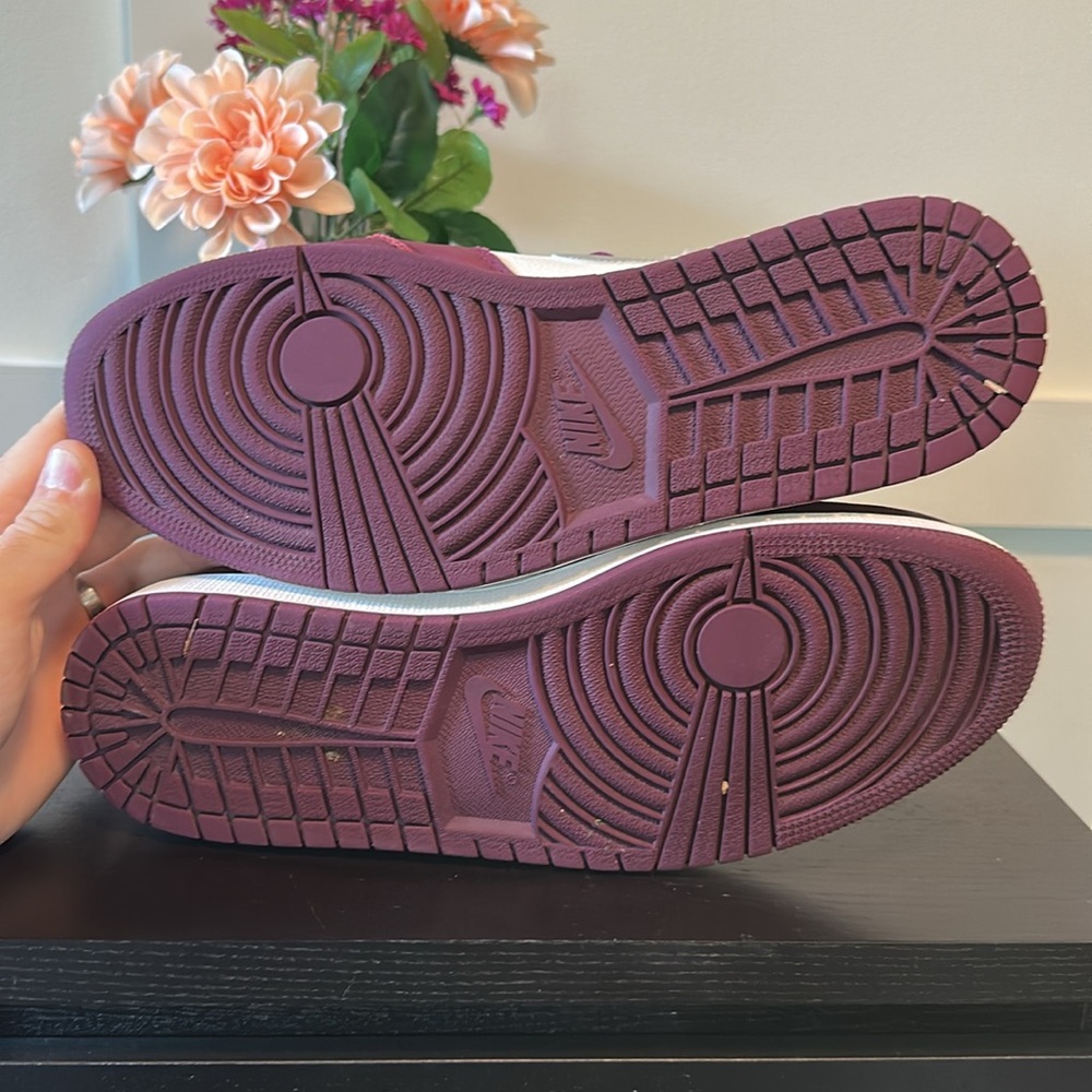 Jordan 1 Retro High OG Bordeaux - Picture 5 of 6